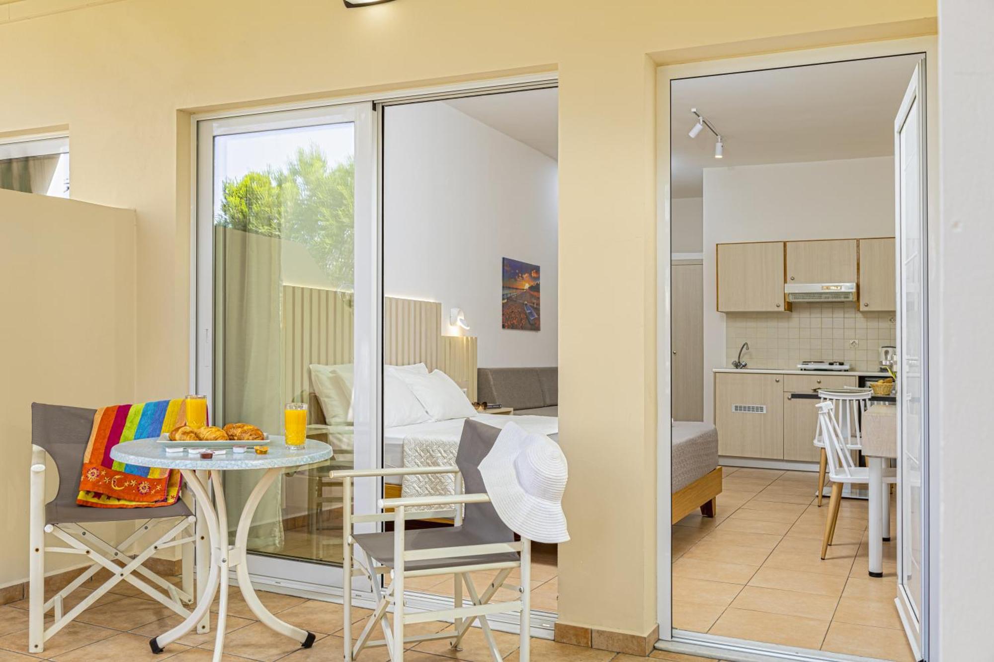 Theos Village Apartments Kato Daratso Exterior photo